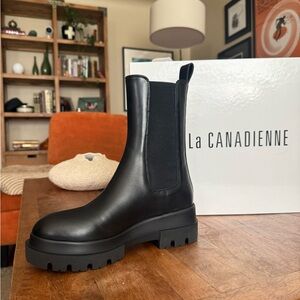 La CANADIENNE Black Ankle Boot